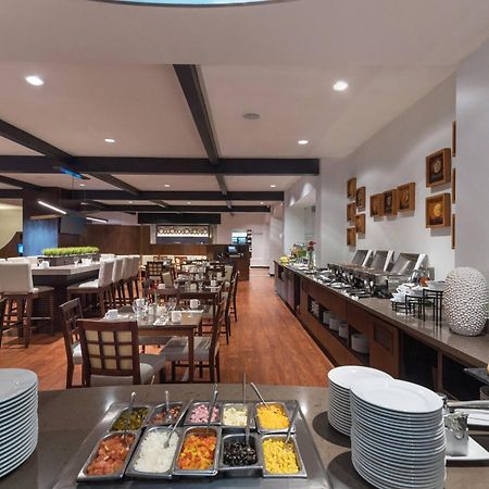 Courtyard By Marriott Santo Domingo Hotel Bagian luar foto